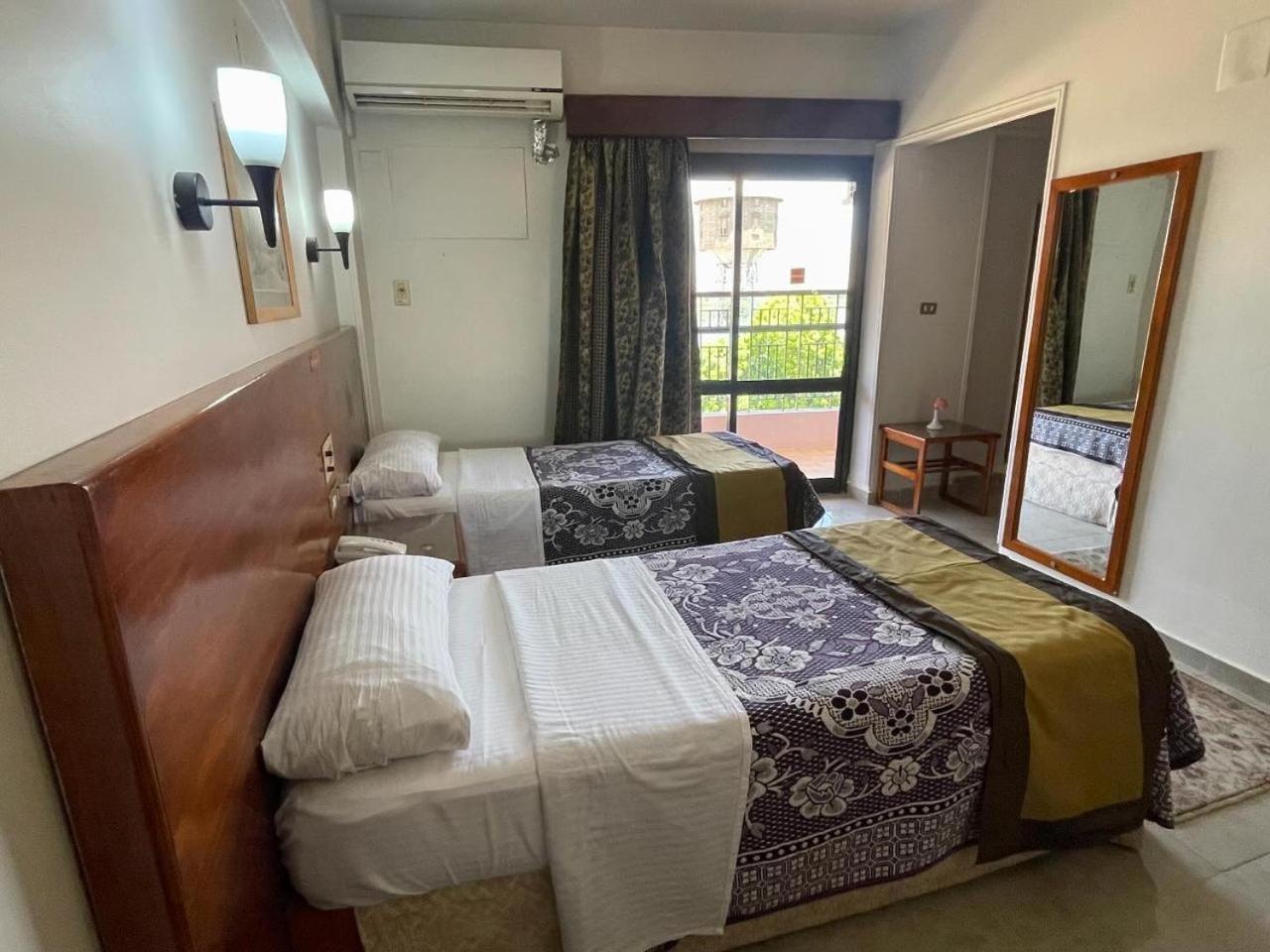 St.Joseph Hotel Luxor Esterno foto